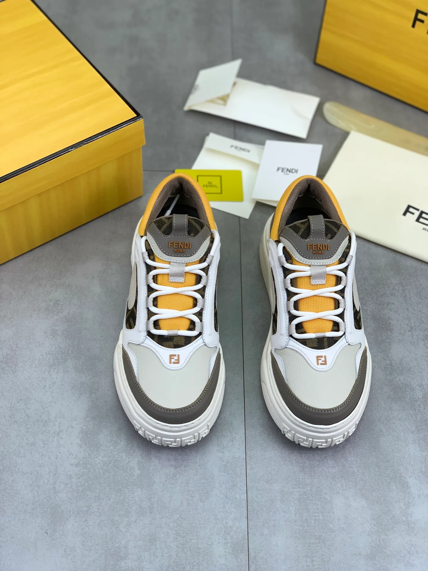 Men's men's shoes 💰P760 new style 💰💎💎💎 summer hot style [FENDI Fendi] top version 🆕New sneakers, wavy soles engraved with original words. Embossed Fendi Flow lettering on the heel. The upper is made of high-end calfskin and breathable materials. Original lining with tone-on-tone details decorated with innovative handcrafting techniques. Ultra-light and wear-resistant TPU and IP foam soles, overall lightweight and comfortable. Size:39-44 (38 45 can be customized)